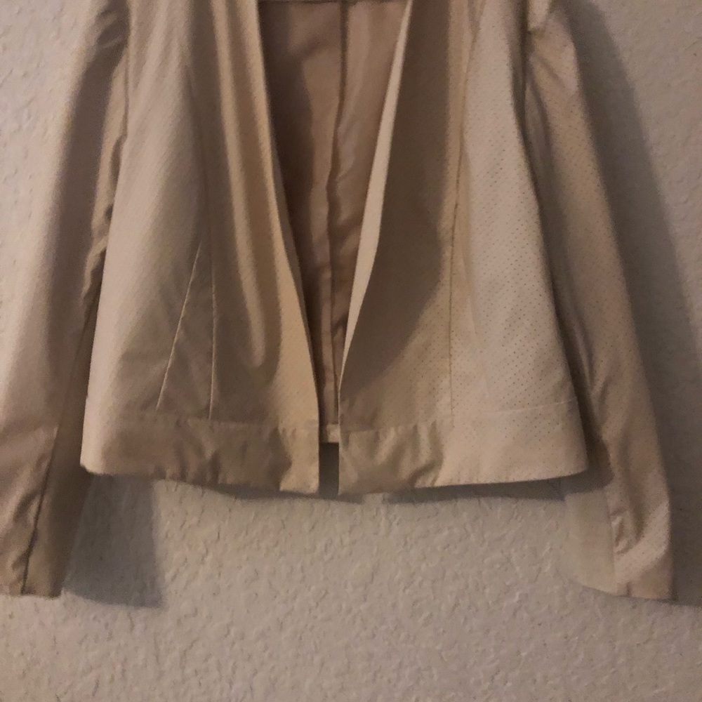 Ellen Tracy off whit crop jacket size xl